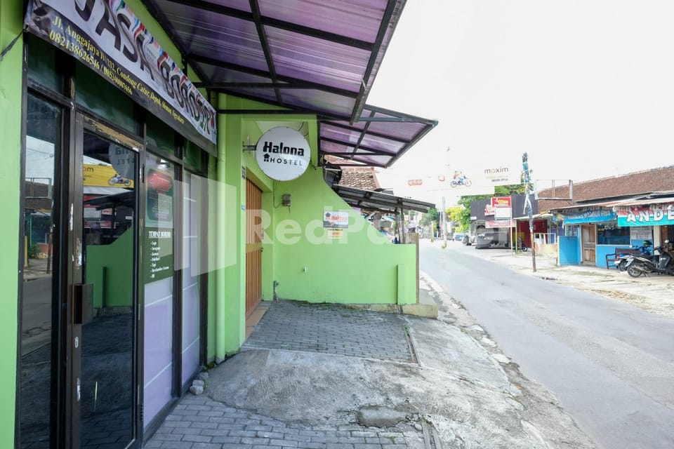 Facade/entrance