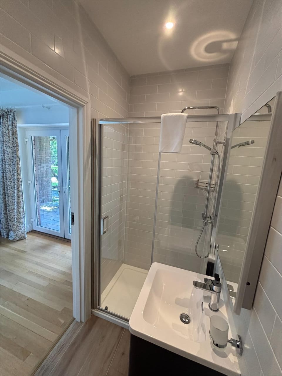 Shower, towels