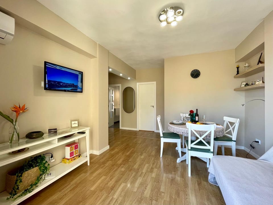 TV and multimedia, Living room, Dining area