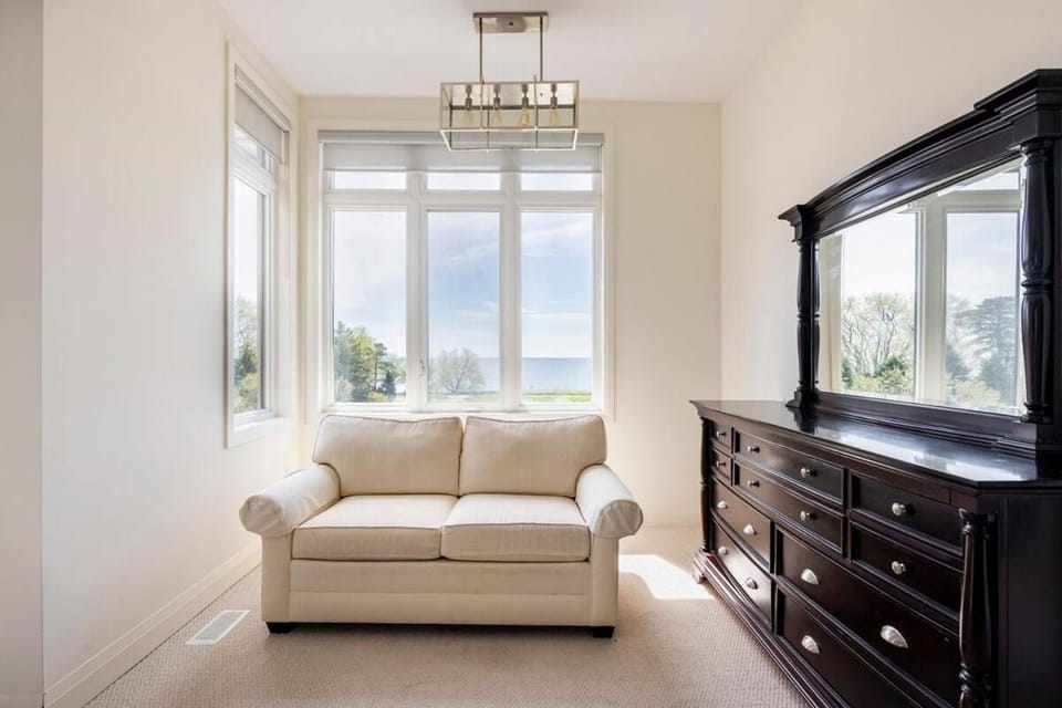 Grand Waterfront Retreat under 1hr from Toronto House in Bowmanville