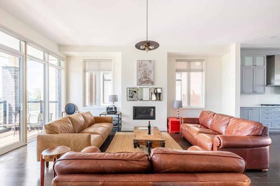 Grand Waterfront Retreat under 1hr from Toronto House in Bowmanville