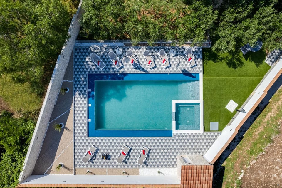 Apartman David s bazenom i jakuzijem Apartment in Šibenik-Knin County, Croatia