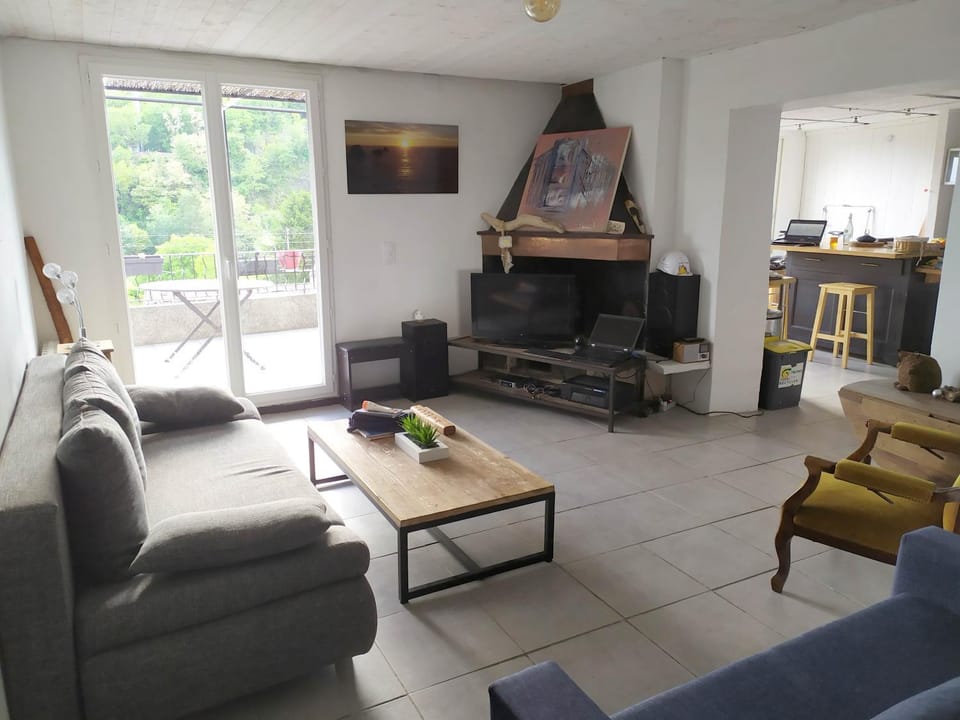 Vogüé meublé 2 étoiles, La plus belle vue de Vogüé Apartment in Provence-Alpes-Côte d'Azur