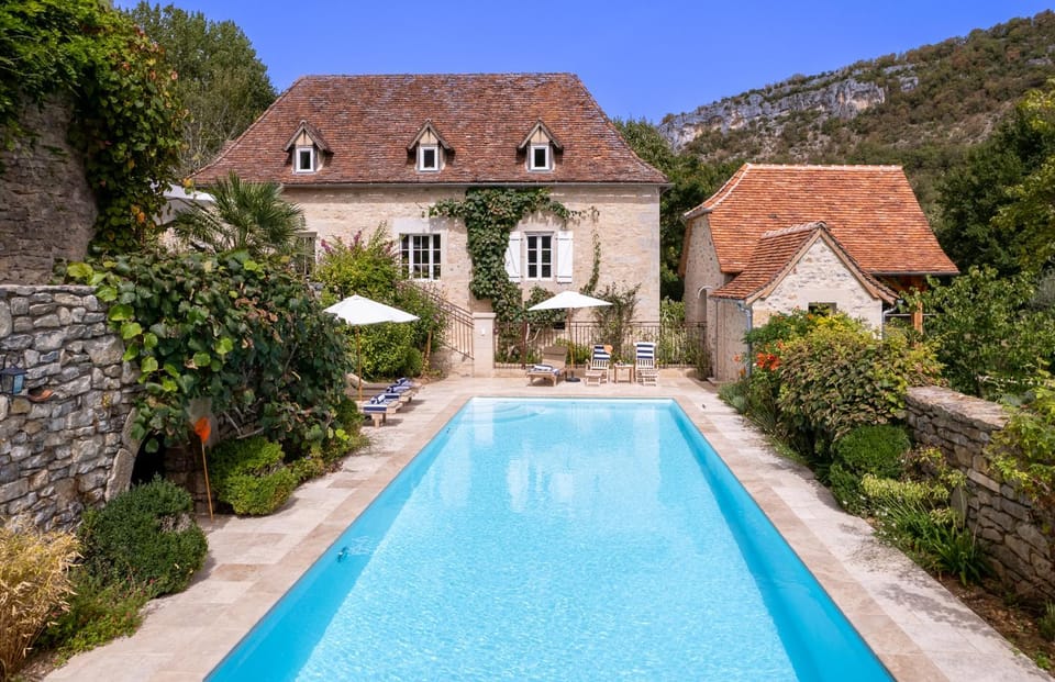 Property building, Pool view, Swimming pool