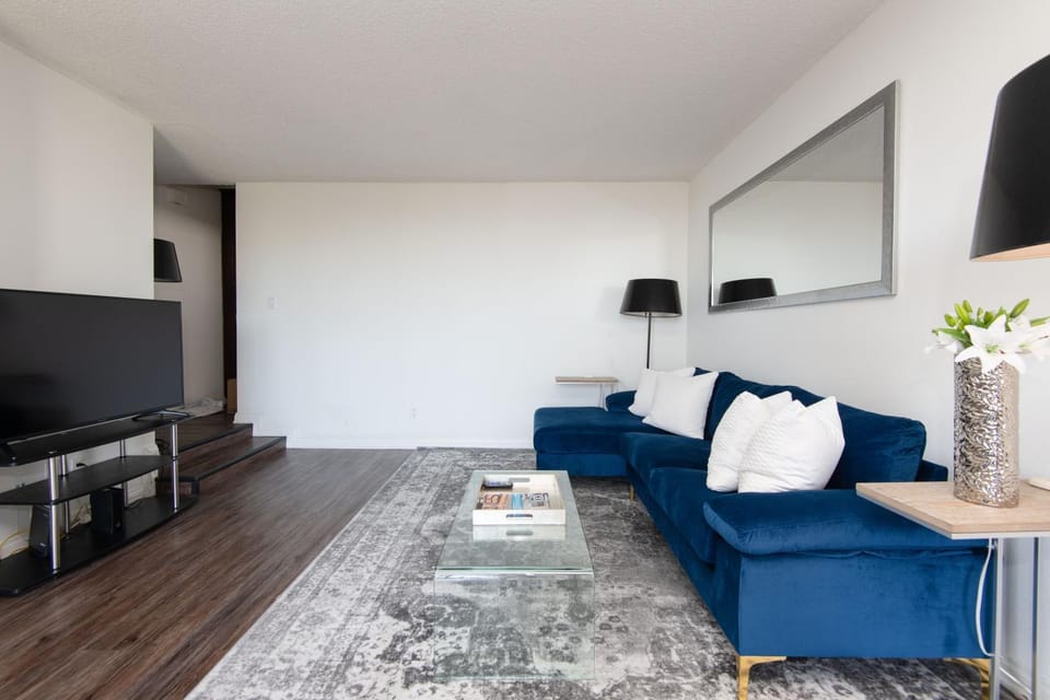 Skyline Views 1-Bedroom with Balcony and Pool Apartment in West Hollywood