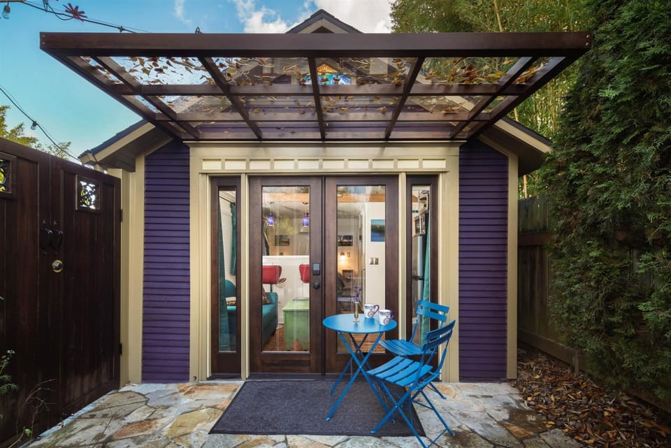 Patio Villa sleeps 14 2 kitchens gas fire pit Villa in Portland