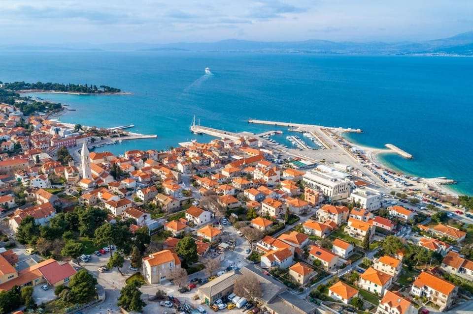 Day, Neighbourhood, Beach, City view, Location