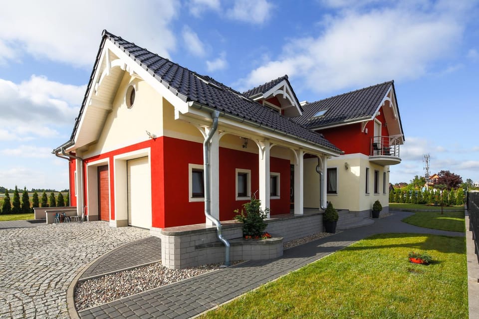 Property building, Patio, Facade/entrance, Garden