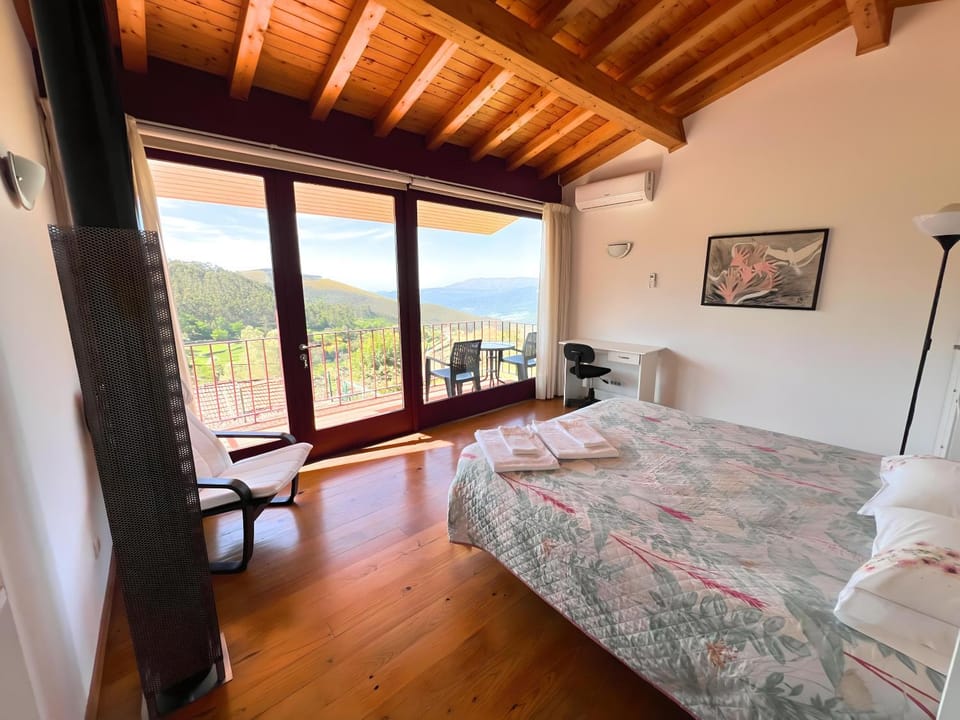 View (from property/room), Balcony/Terrace, Bedroom, air conditioner