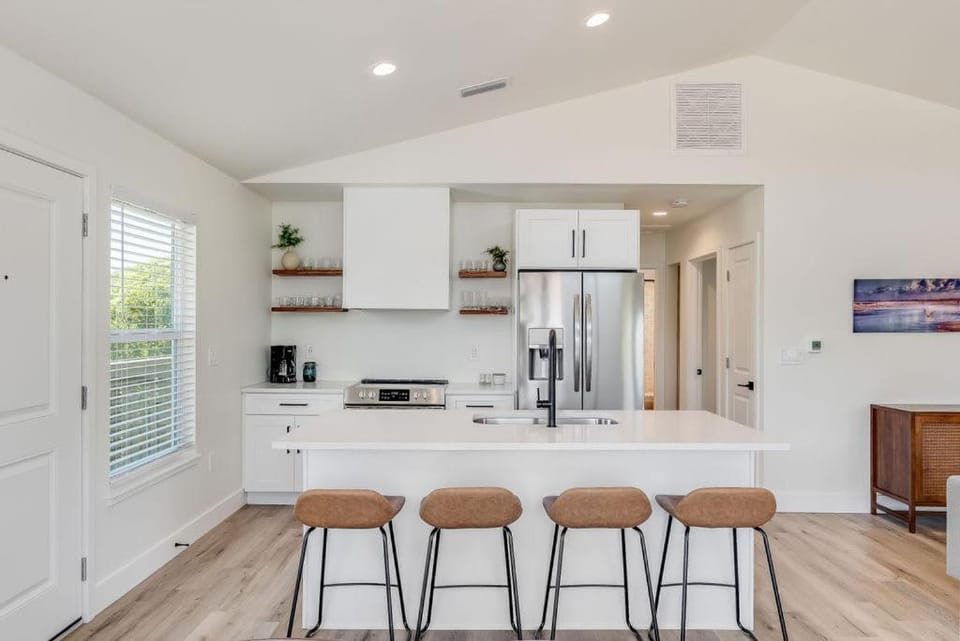 Bright New Beach House with In- Law Suite -- 2 blocks to beach! House in Butler Beach