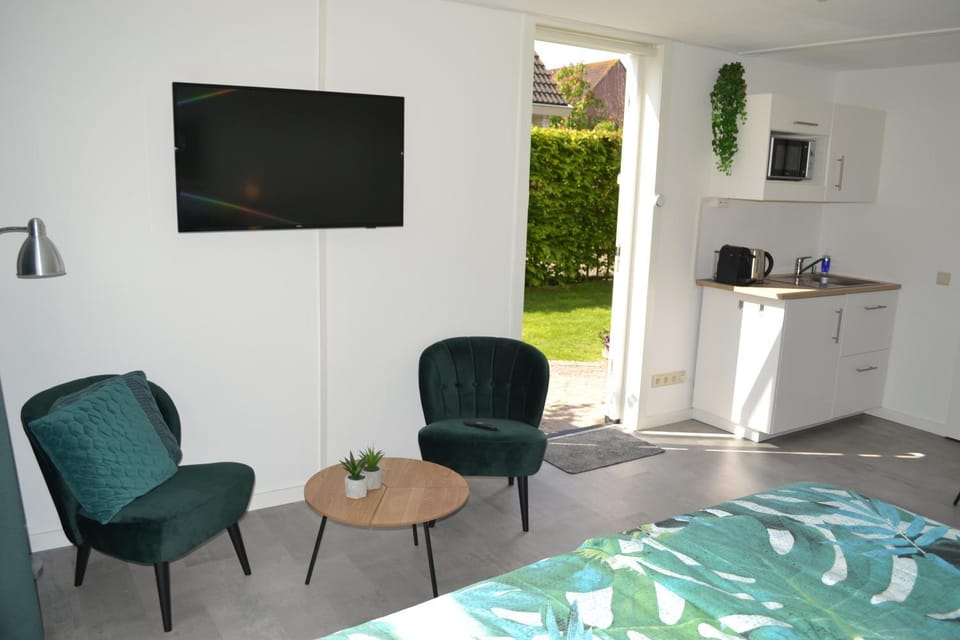 Kitchen or kitchenette, Seating area