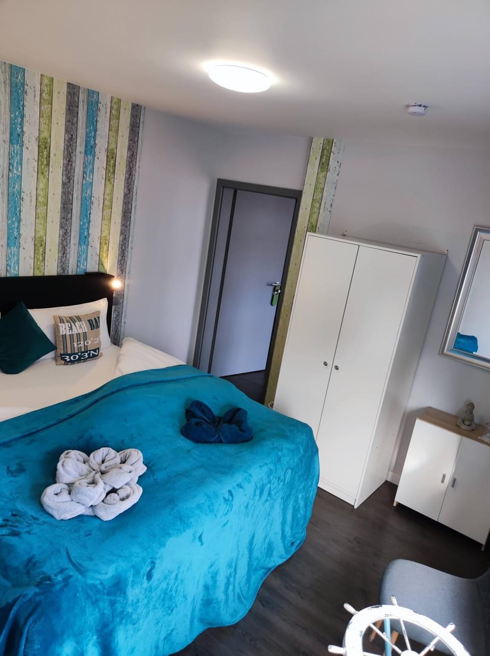 Bed, Photo of the whole room