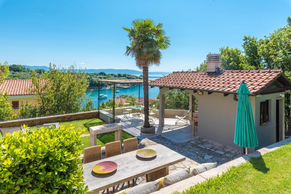BBQ facilities, Garden, Balcony/Terrace, Seating area, Dining area, Sea view