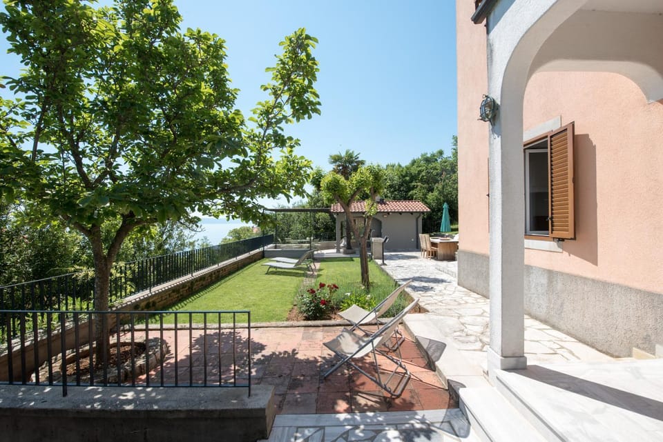 Facade/entrance, Day, Summer, Garden, Balcony/Terrace, Garden view, Sea view