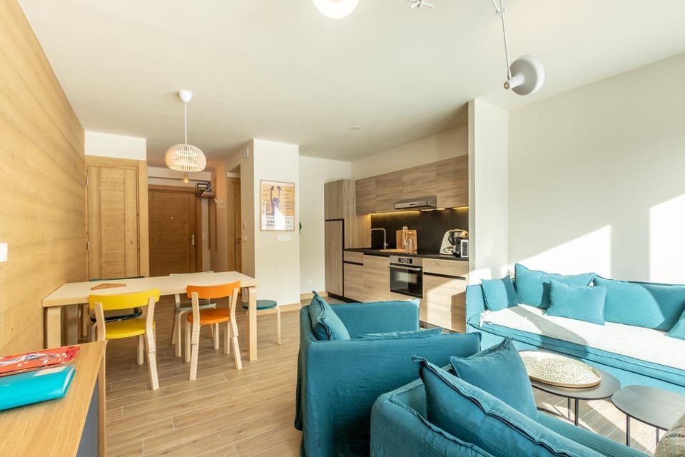Kitchen or kitchenette, Living room, Dining area