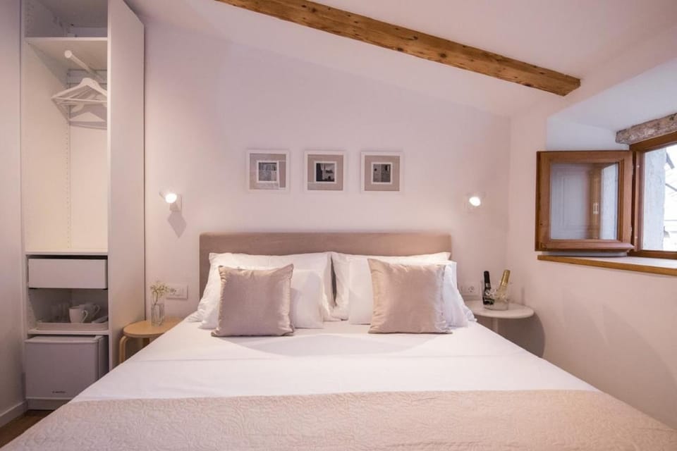 Bed, Decorative detail