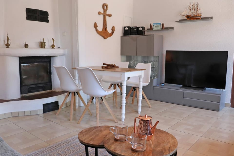 TV and multimedia, Living room, Dining area