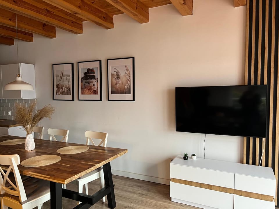 Communal lounge/ TV room, Living room, Seating area, Dining area