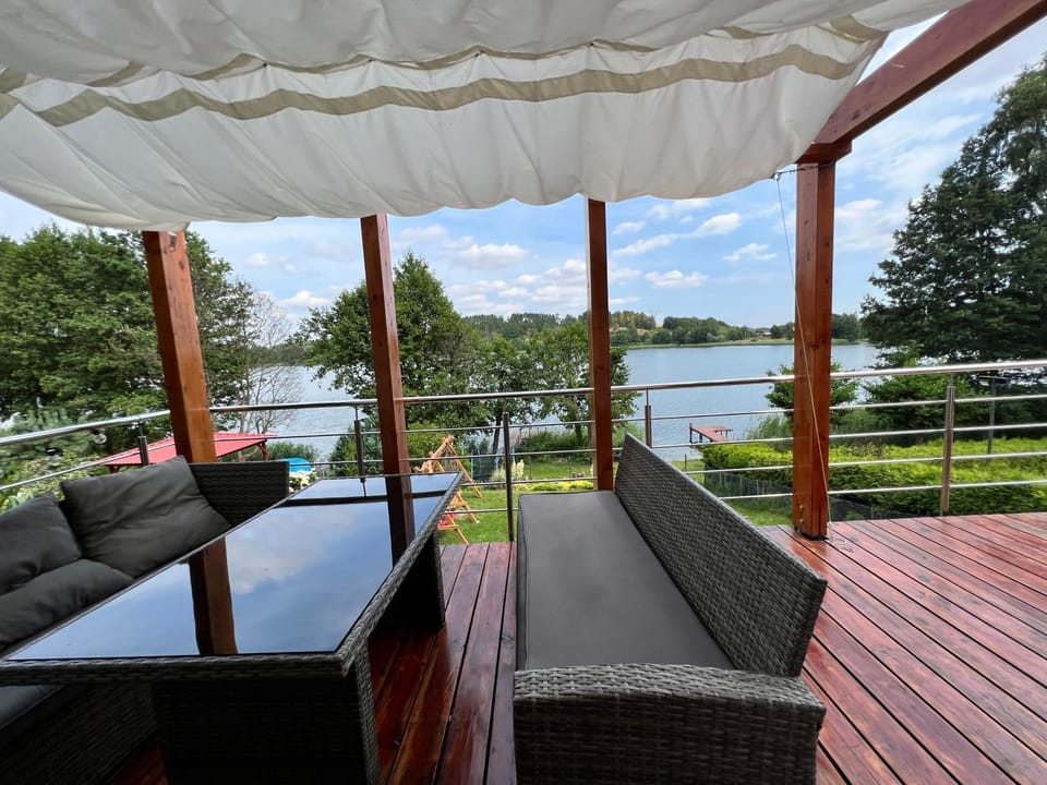 View (from property/room), Balcony/Terrace, Lake view