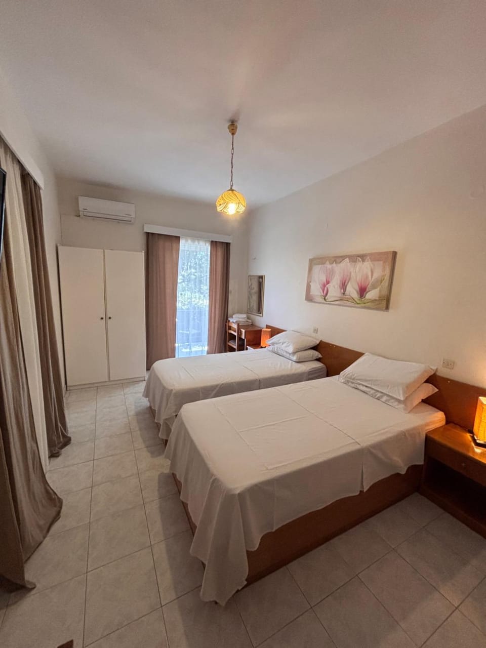 Bed, Photo of the whole room