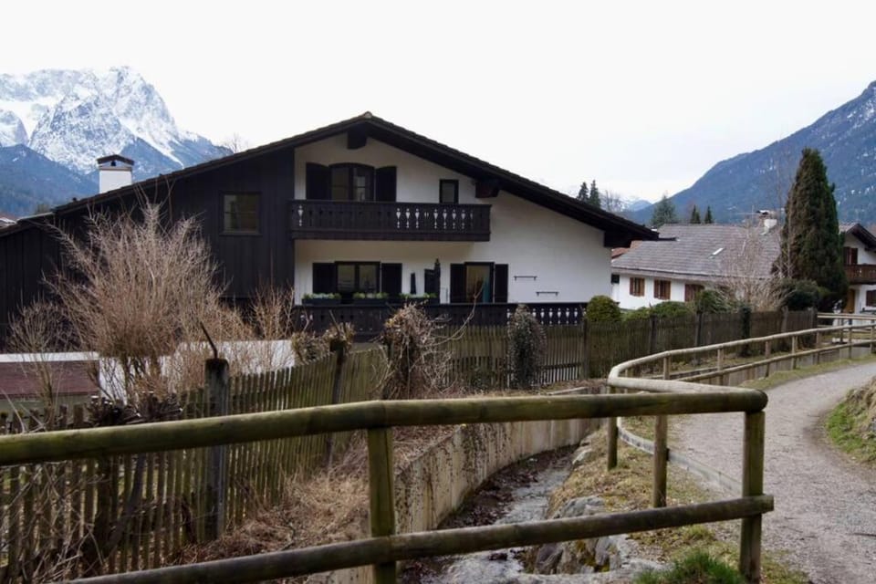 Balcony/Terrace, Mountain view