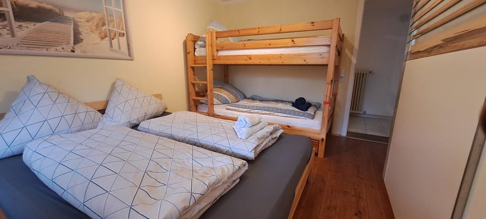 Bed, Bedroom, bunk bed
