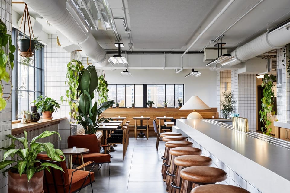 Restaurant/places to eat, Lounge or bar