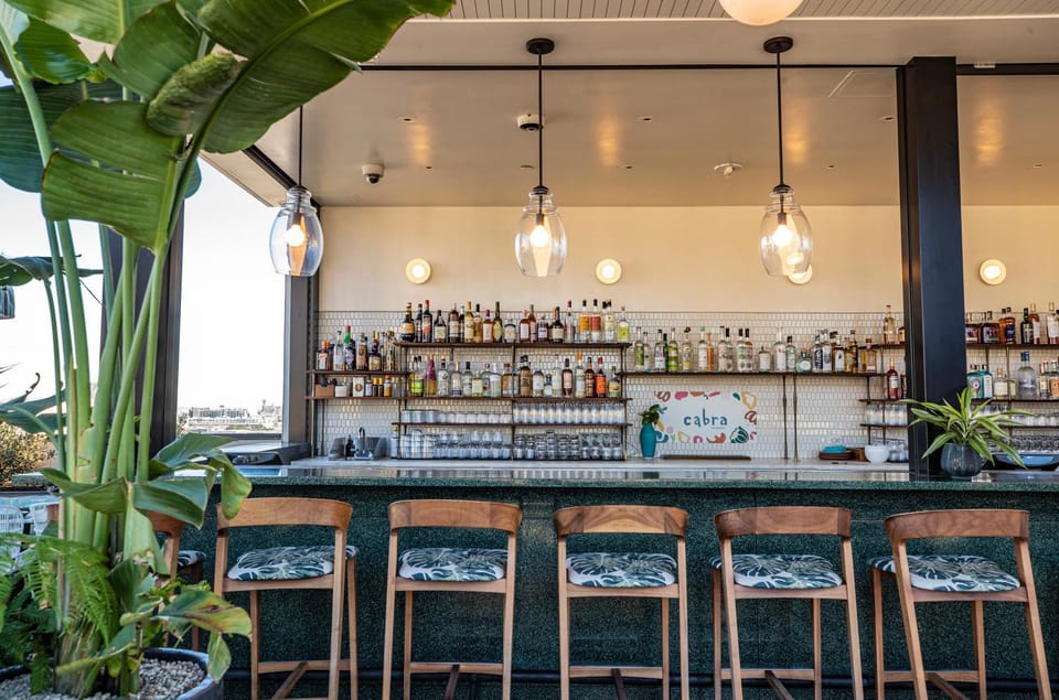 Restaurant/places to eat, Lounge or bar