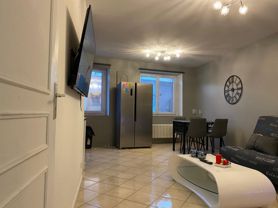 TV and multimedia, Living room, Dining area