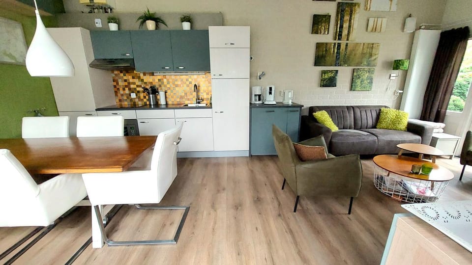 Seating area, Dining area, kitchen