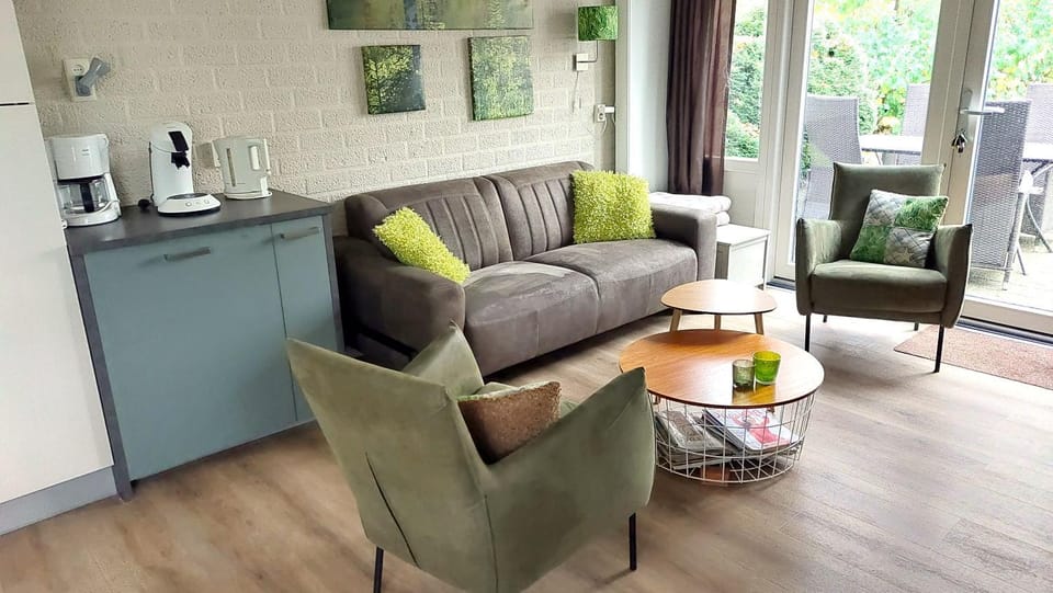 Coffee/tea facilities, Seating area