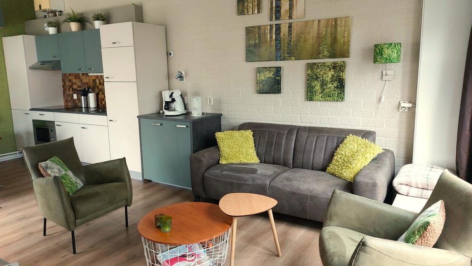 Seating area, kitchen