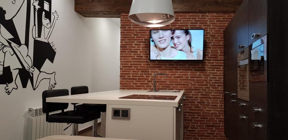 PICASSO CALLAO WiFi FREE - TEMPORADA RENTAL Workers & Stud Apartment in Centro