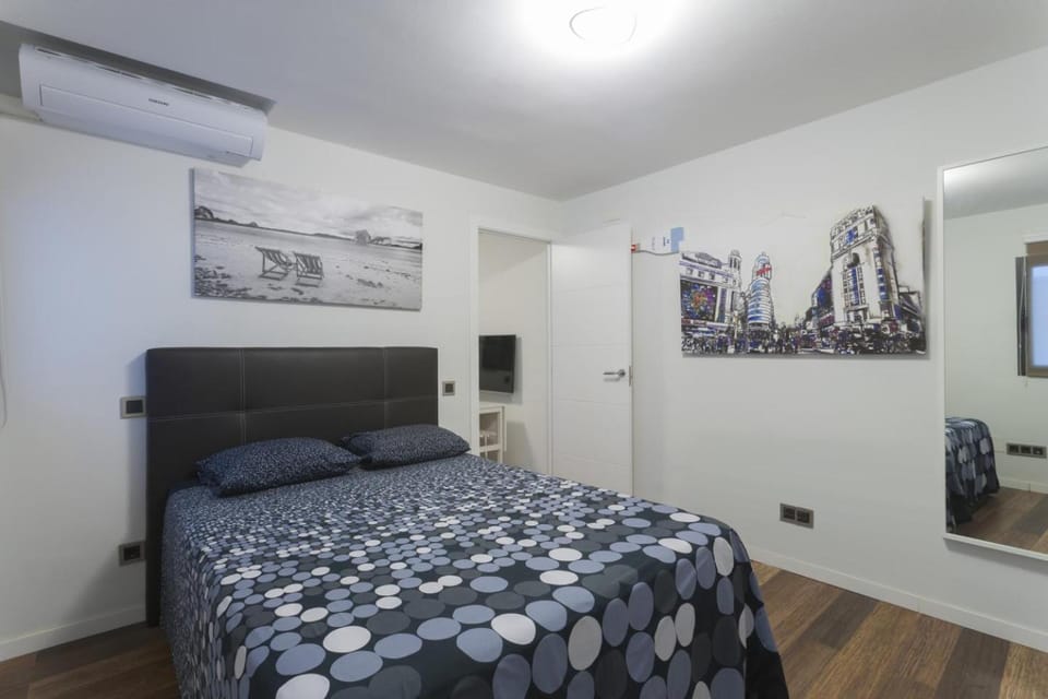 Bed, Photo of the whole room, Bedroom, air conditioner