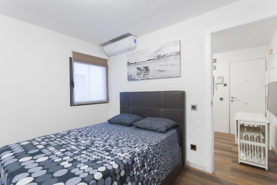 Bed, Photo of the whole room, Bedroom, air conditioner
