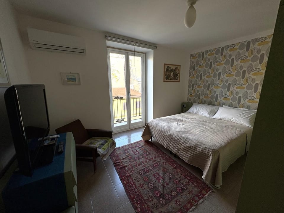 Bedroom, soundproof