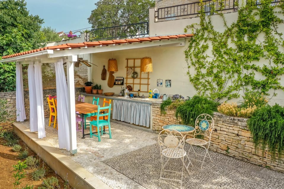Patio, Day, Garden, View (from property/room), Kitchen or kitchenette, Seating area, Dining area, Garden view