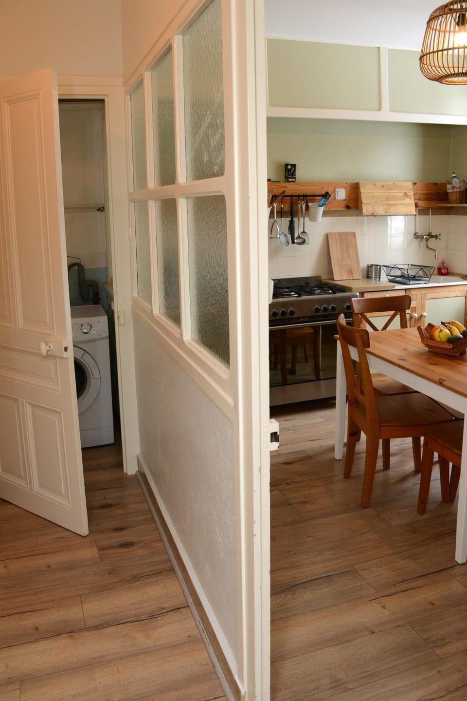 Kitchen or kitchenette, Dining area, pet friendly, stove, washing machine
