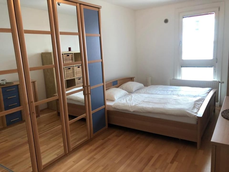 Bright apartment with a free parking garage @ Wienerberg Apartment in Vienna