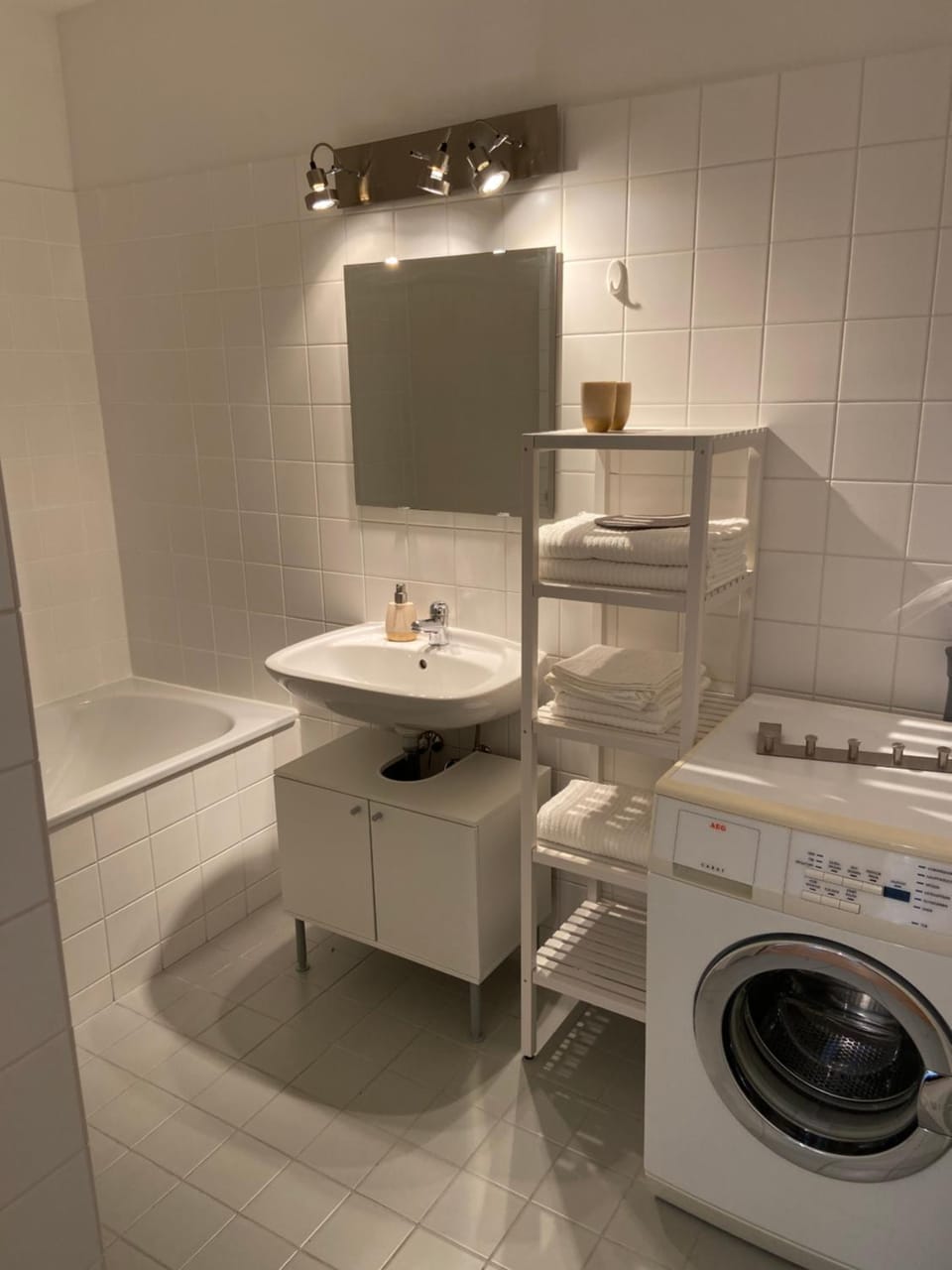 Bright apartment with a free parking garage @ Wienerberg Apartment in Vienna
