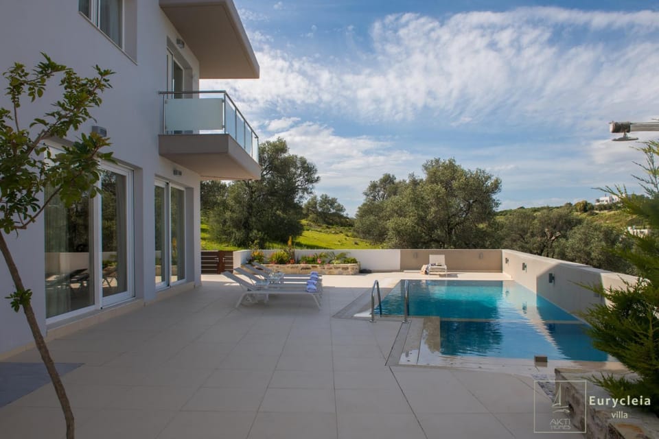 Balcony/Terrace, Swimming pool