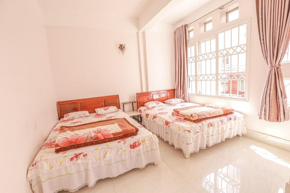 Minh Chiến Hostel -Guest House- Bed and Breakfast in Dalat