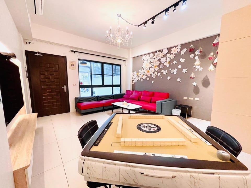 Living room, Photo of the whole room, Seating area, Dining area, Bedroom