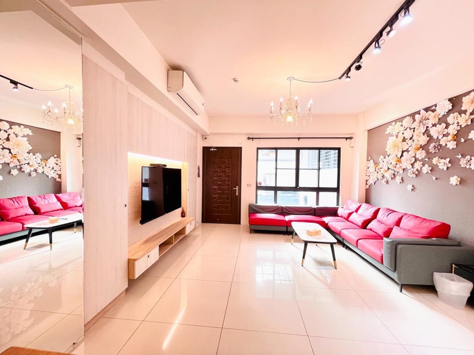 Communal lounge/ TV room, Bed, TV and multimedia, Kitchen or kitchenette, Living room, Photo of the whole room, Seating area, Evening entertainment, Bedroom, air conditioner
