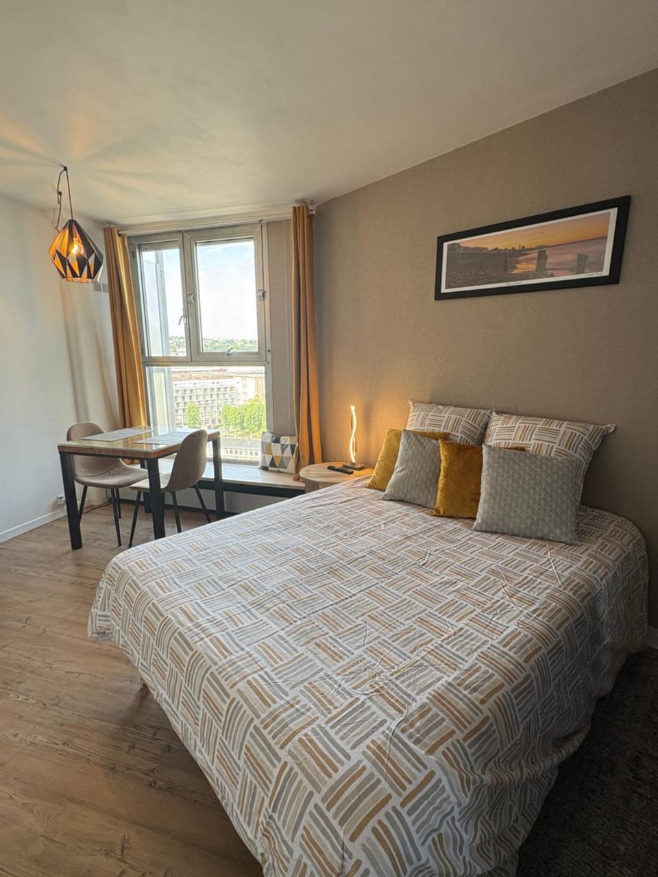 Bed, Photo of the whole room