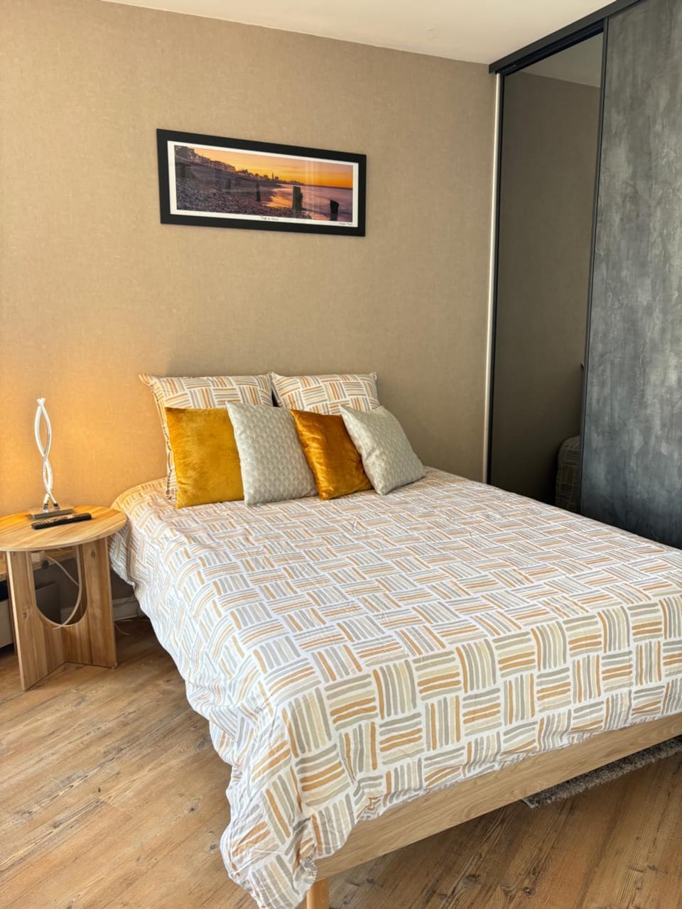 Bed, Photo of the whole room