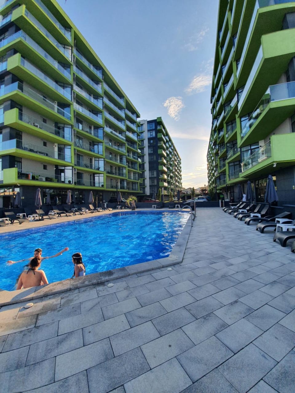 Property building, Day, Evening entertainment, Swimming pool, Swimming pool, sunbed
