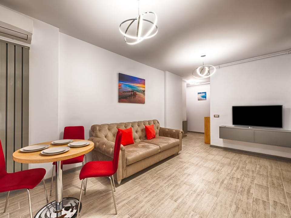 TV and multimedia, Living room, Seating area, Dining area