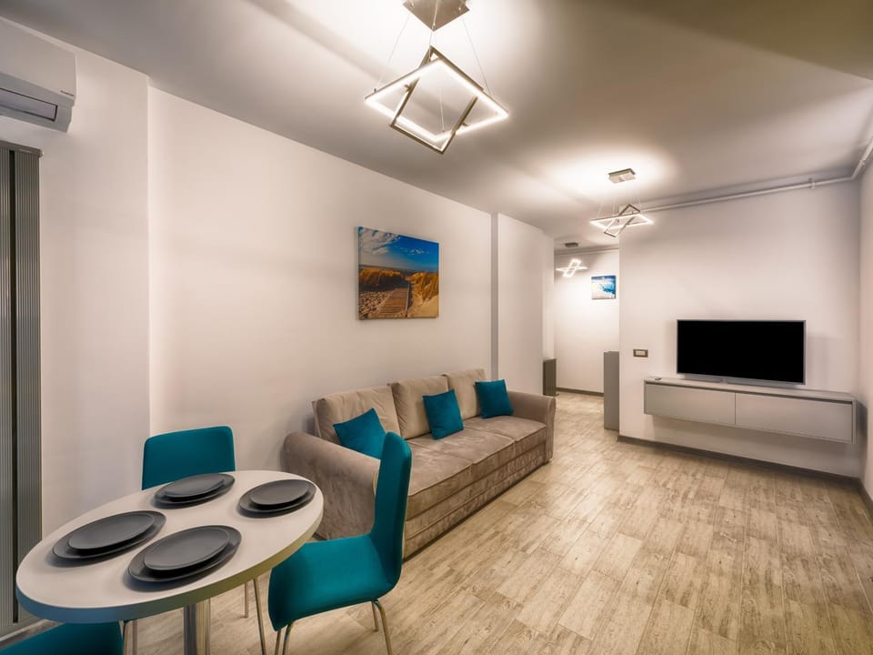 Communal lounge/ TV room, TV and multimedia, Living room, Seating area