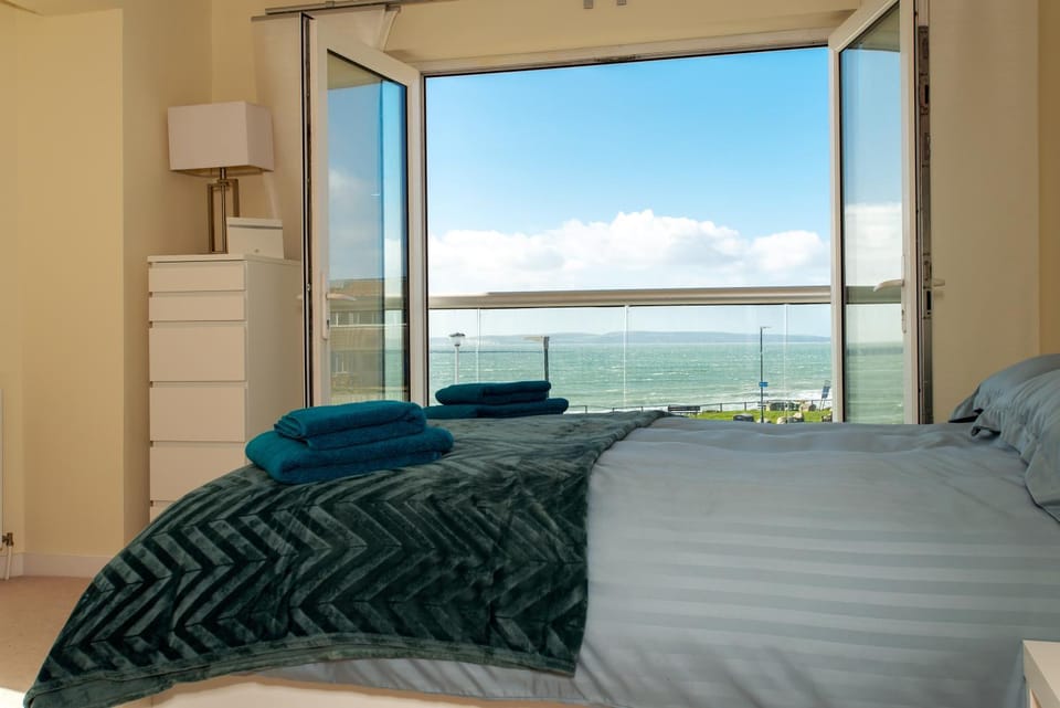 Bed, Bedroom, Sea view